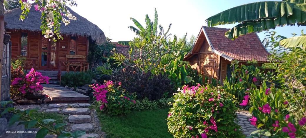 Guest house Umah Kayu 2-menjangan Banyuwedang
