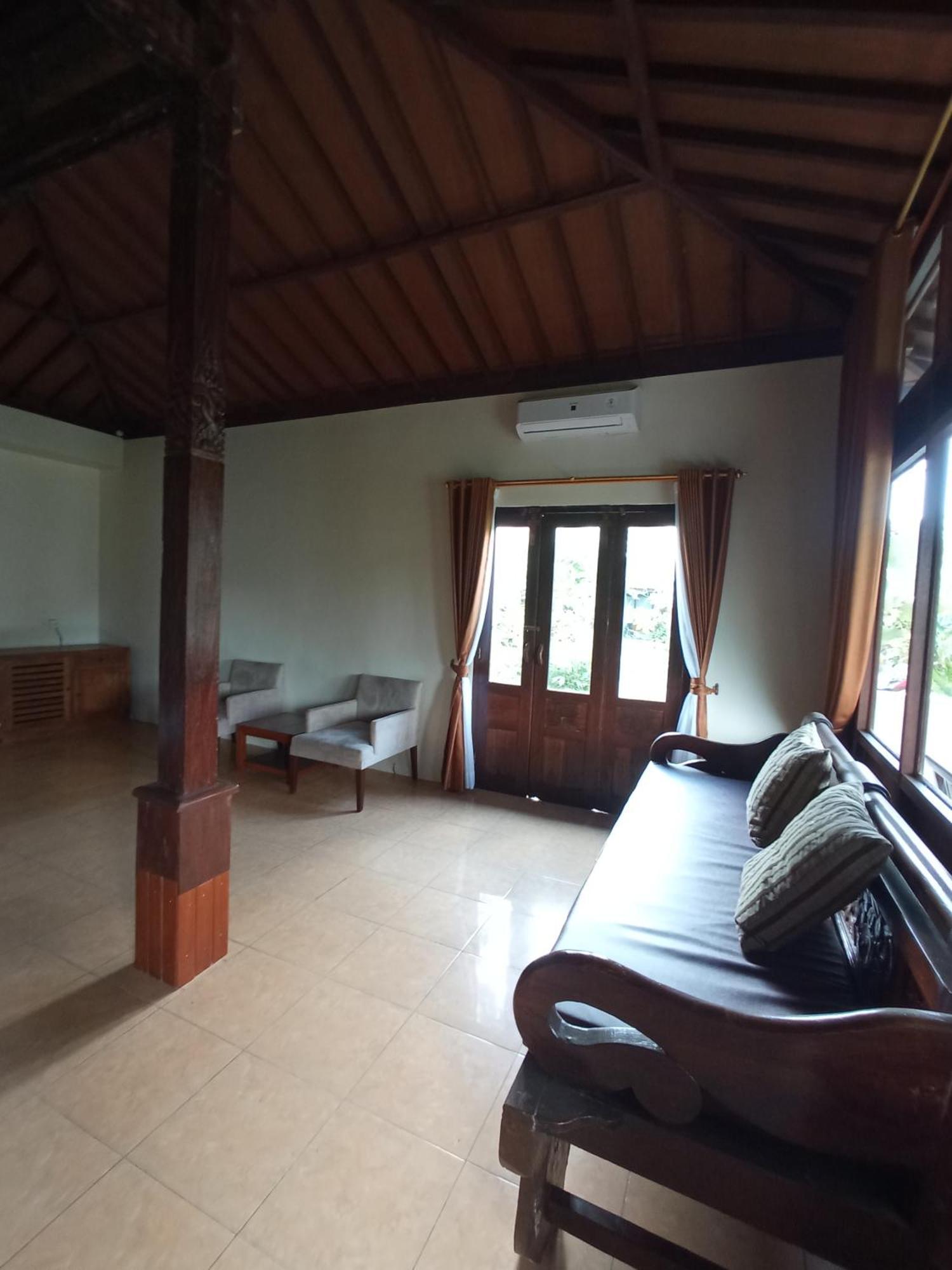 Kampoeng Joglo Abangan Inn
