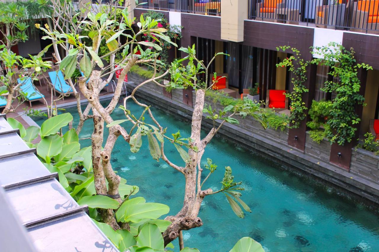Hotel 100 Sunset Kuta & Ballroom 3*