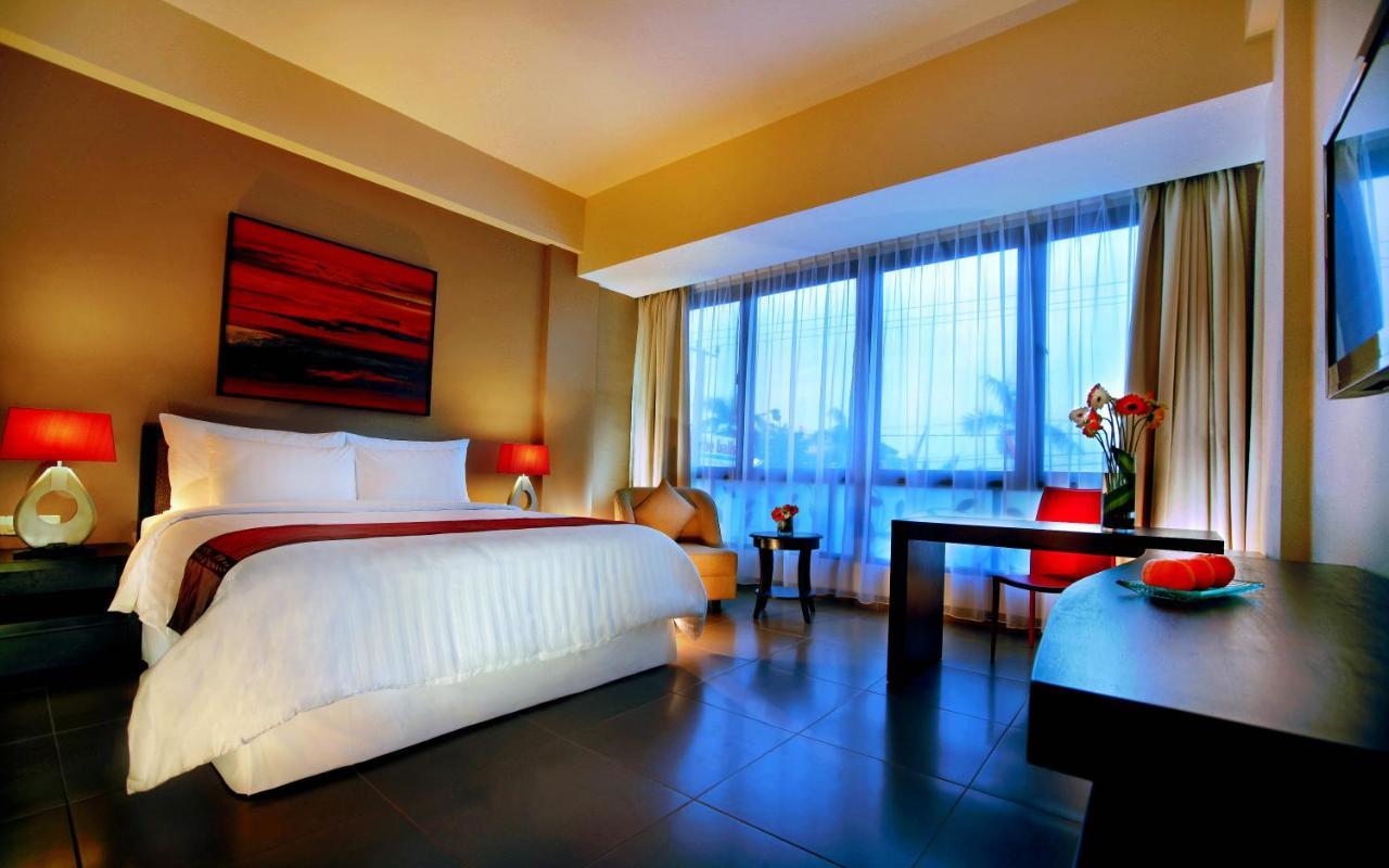 100 Sunset Kuta & Ballroom Hotel
