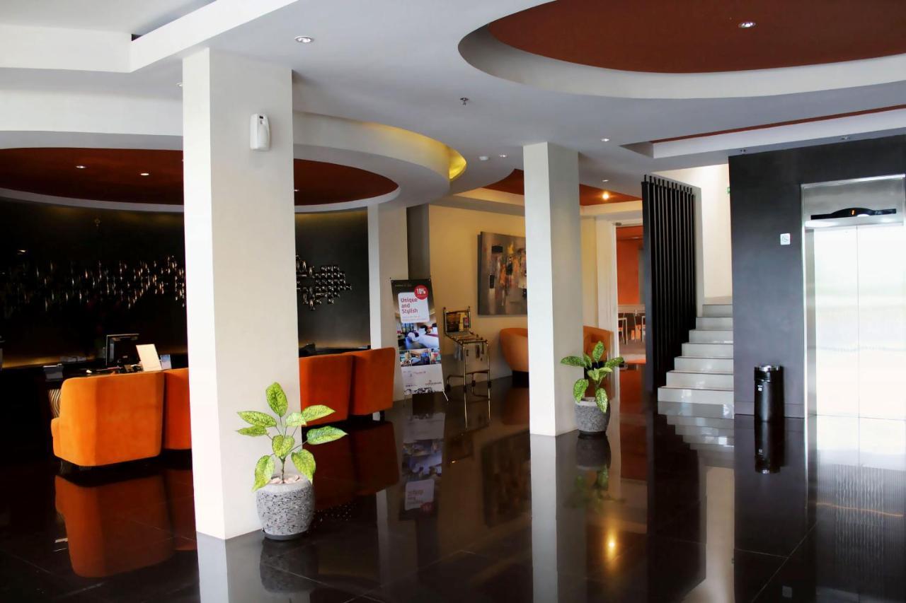 100 Sunset Kuta & Ballroom Hotel 3*