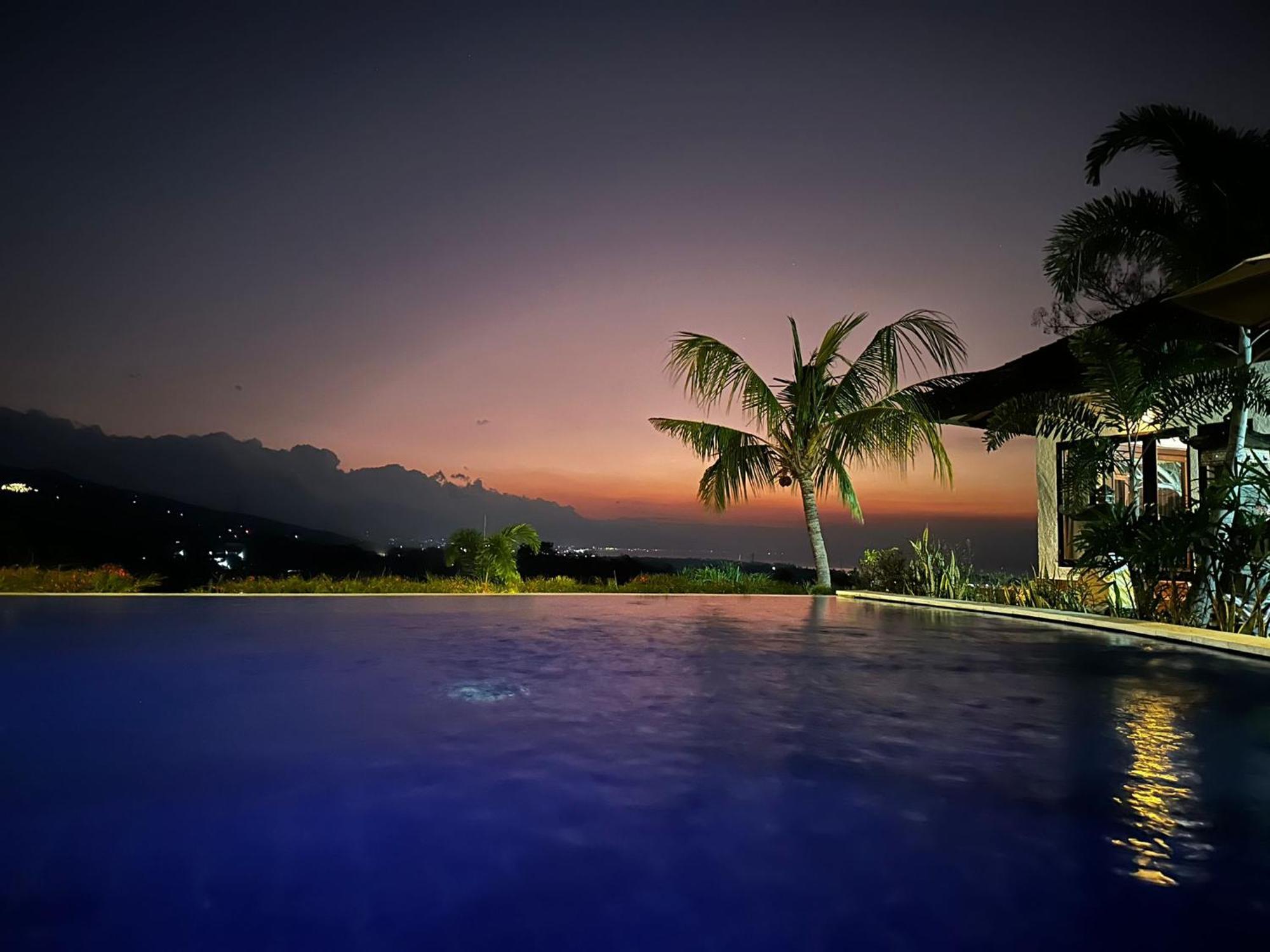 The Dharma - Mountain, Sea & Sunset View - Private W Starlink - 5br Lovina (Bali)