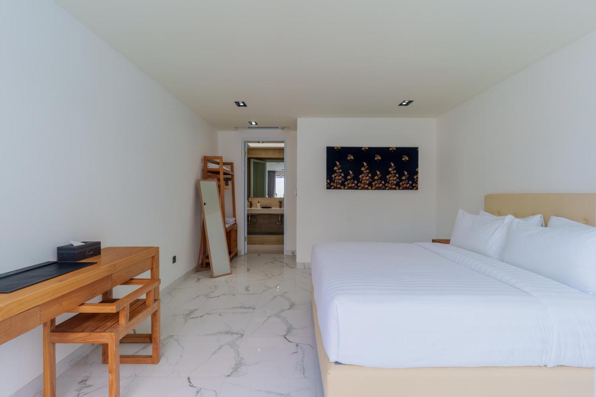Hotel The Capital And 4*