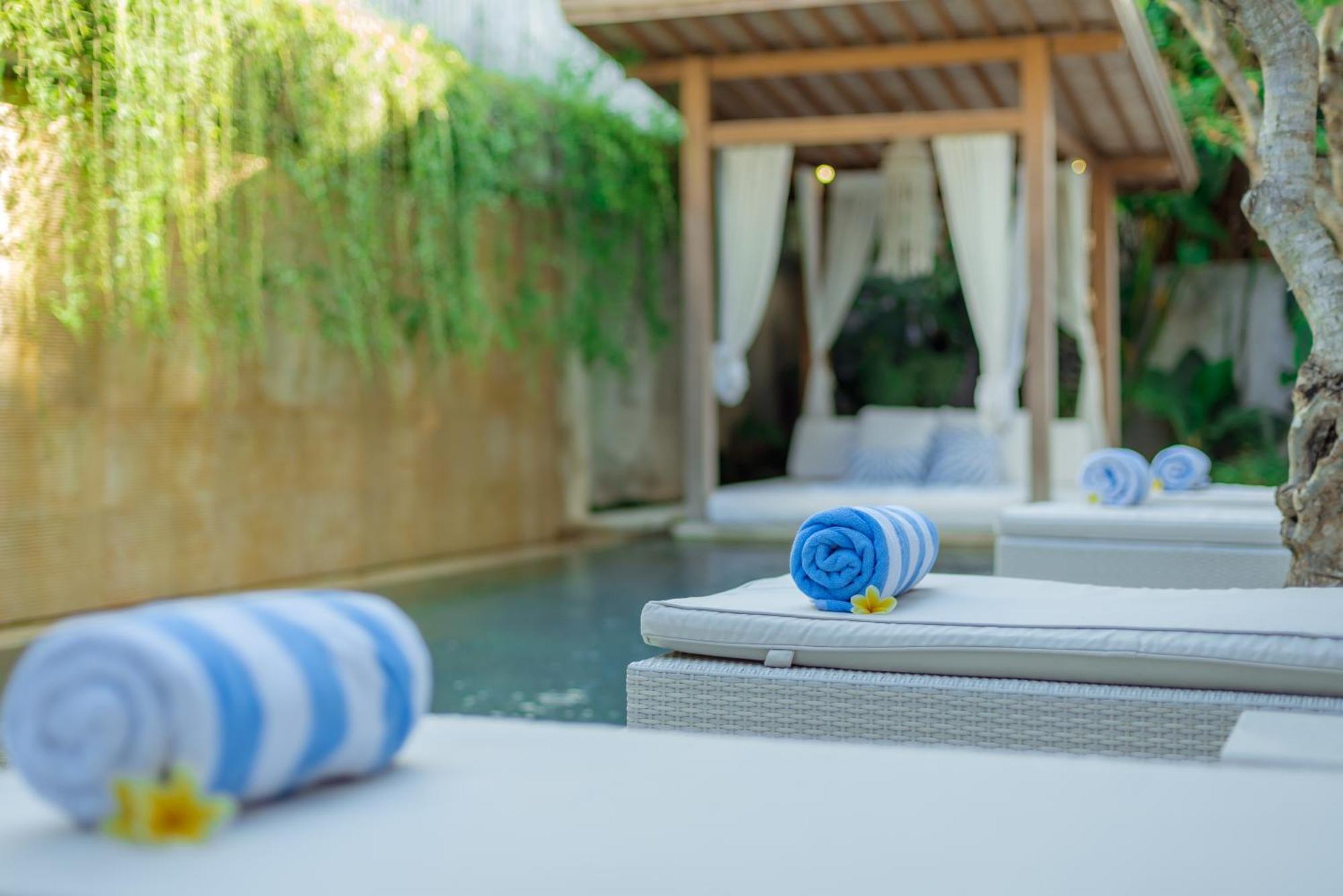 Bali Luxe Beachfront Rooftop Sunsets