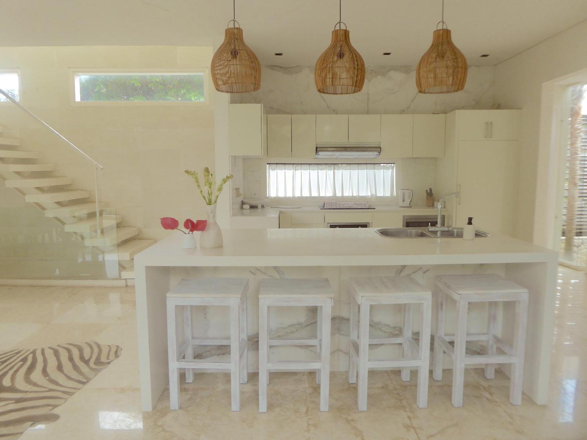 Villa Bali Luxe Beachfront Rooftop Sunsets