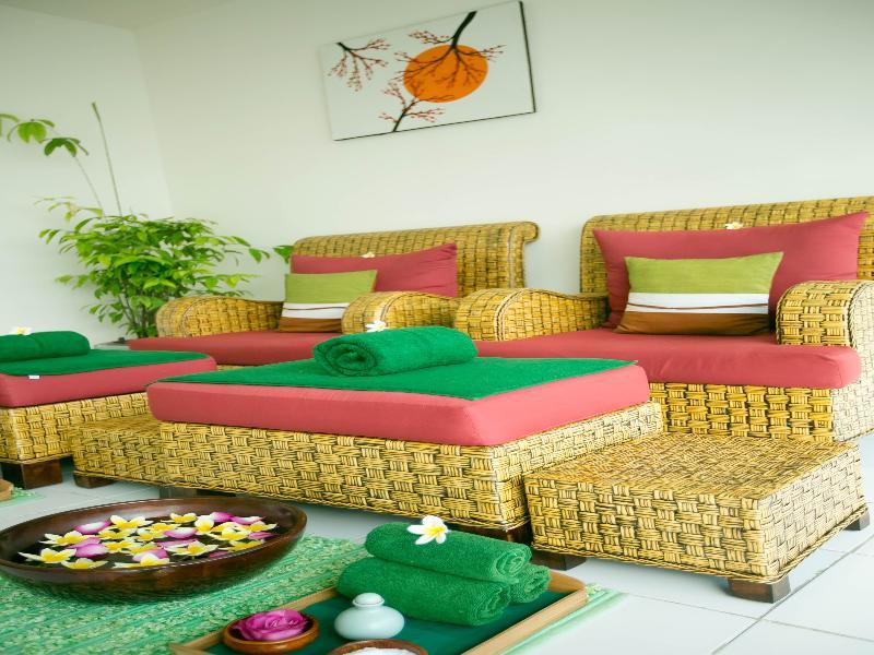 Hotel Kuta Station And 3*