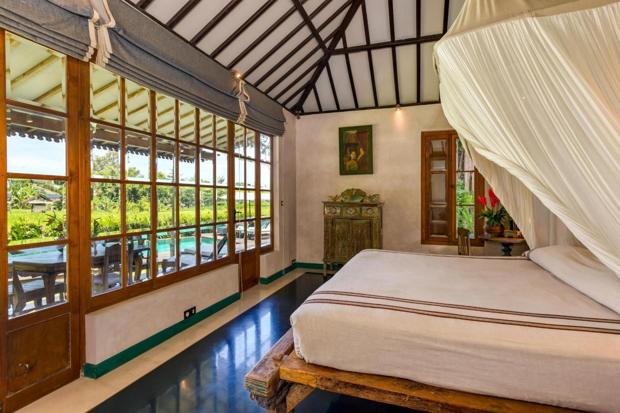 Artis Hotel 4*