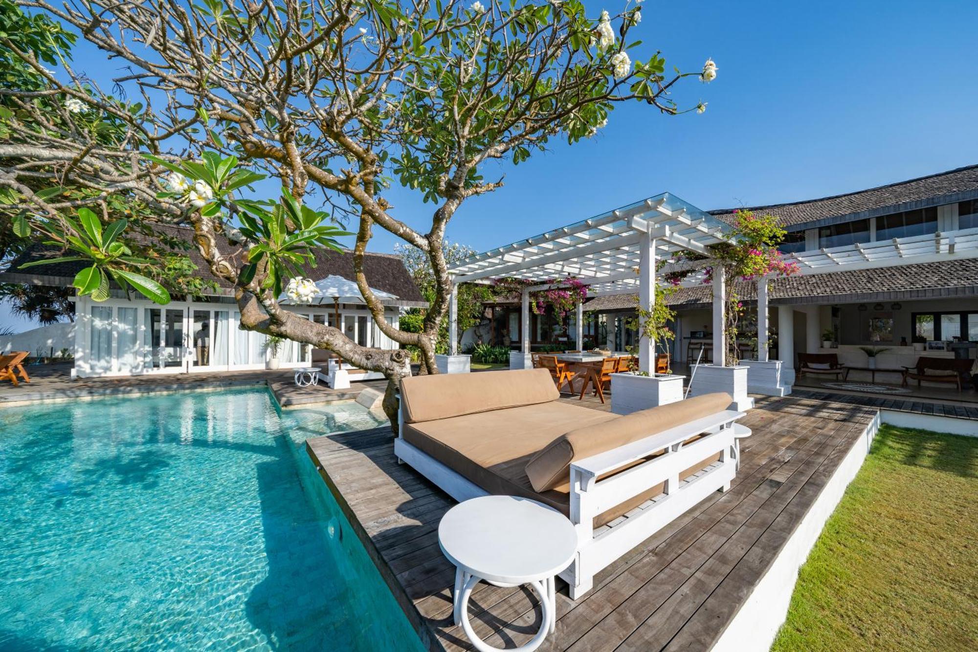 Nusa Del Rey Villa