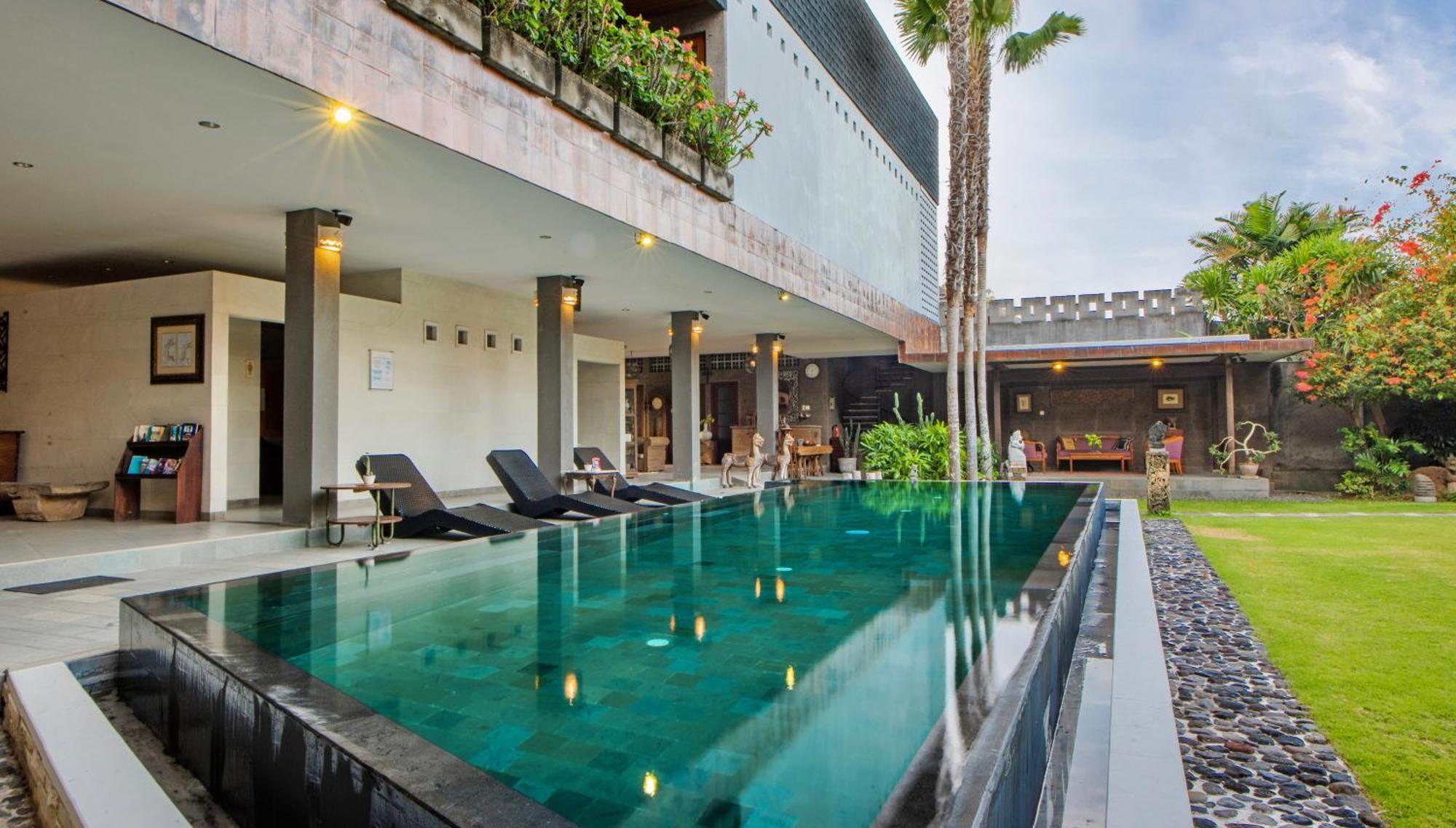 Resort Alindra & 4*