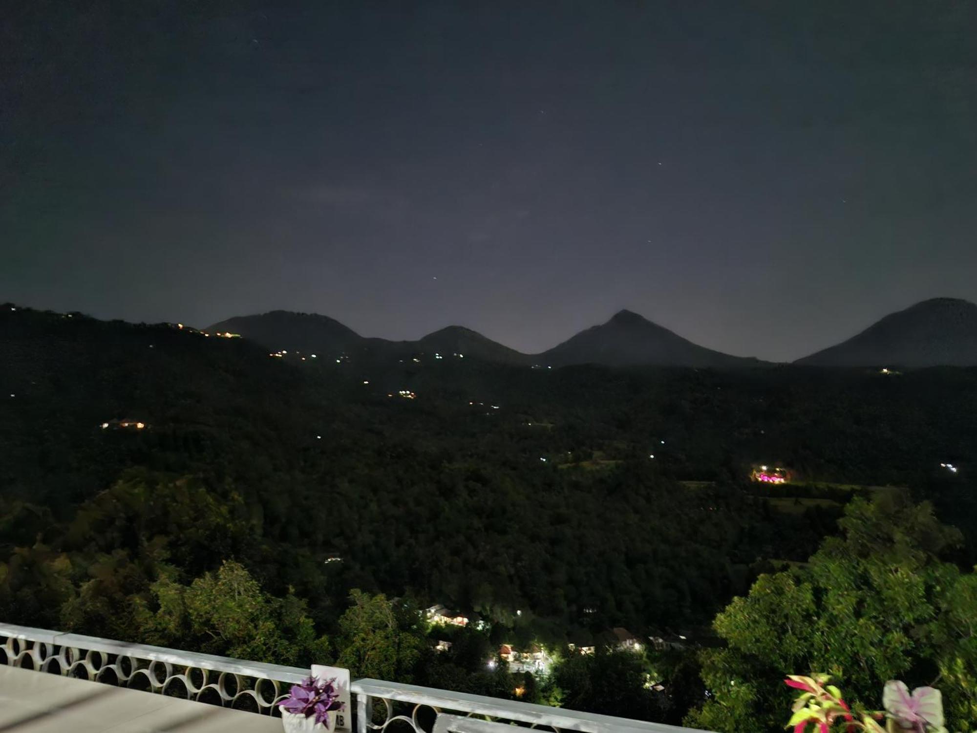 Umah De Madya & Rooftop De Madya Guest house