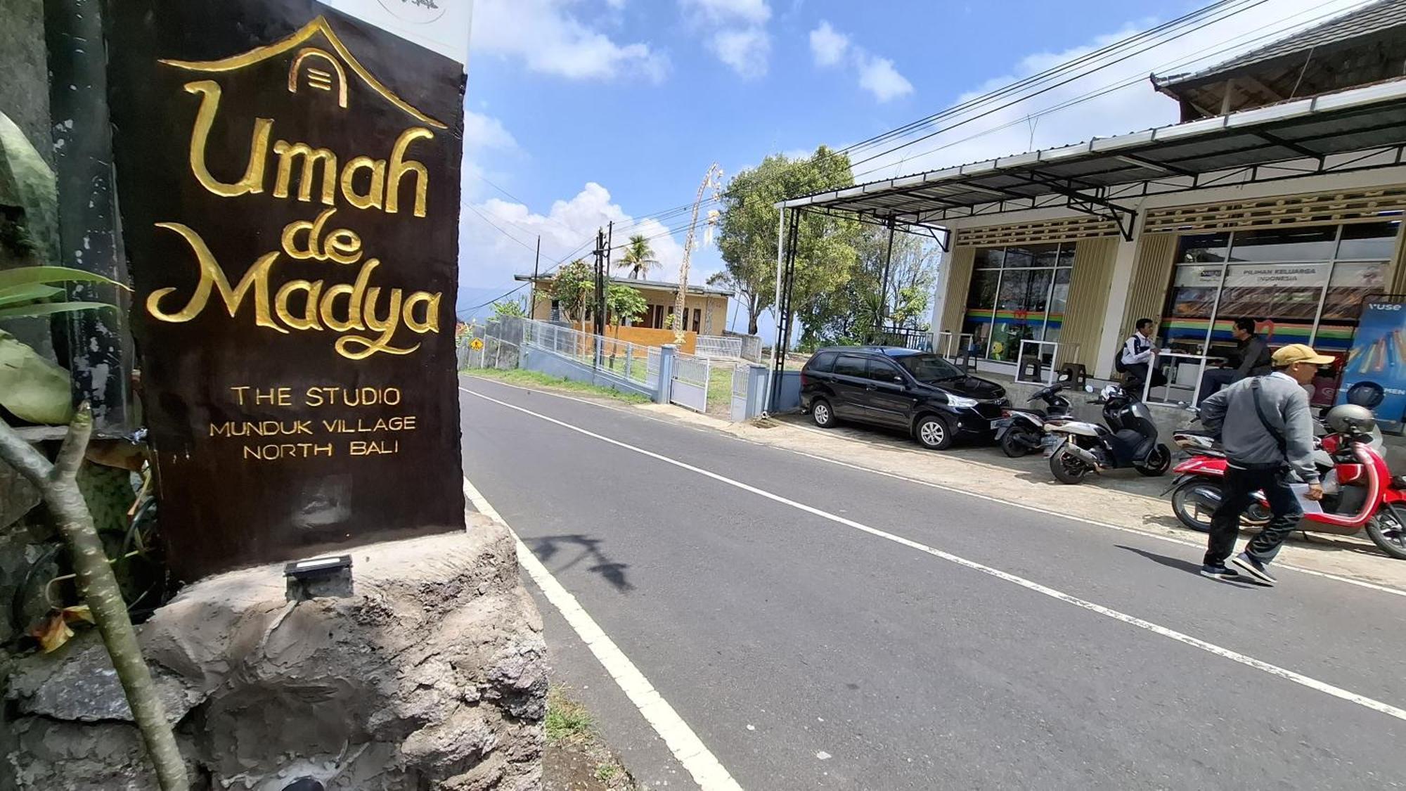 Umah De Madya & Rooftop De Madya Guest house
