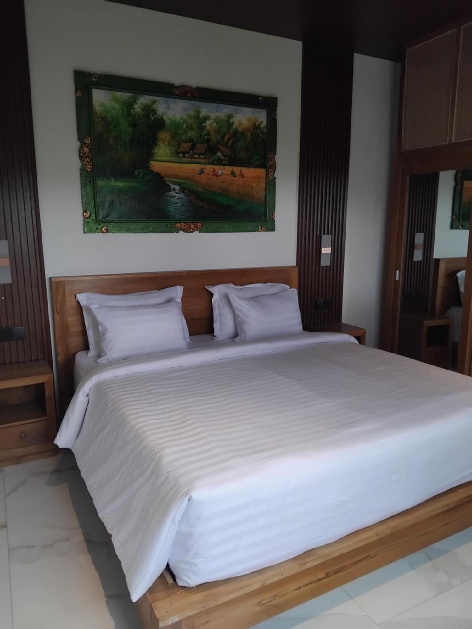 Hotel Sujiwa & 3*