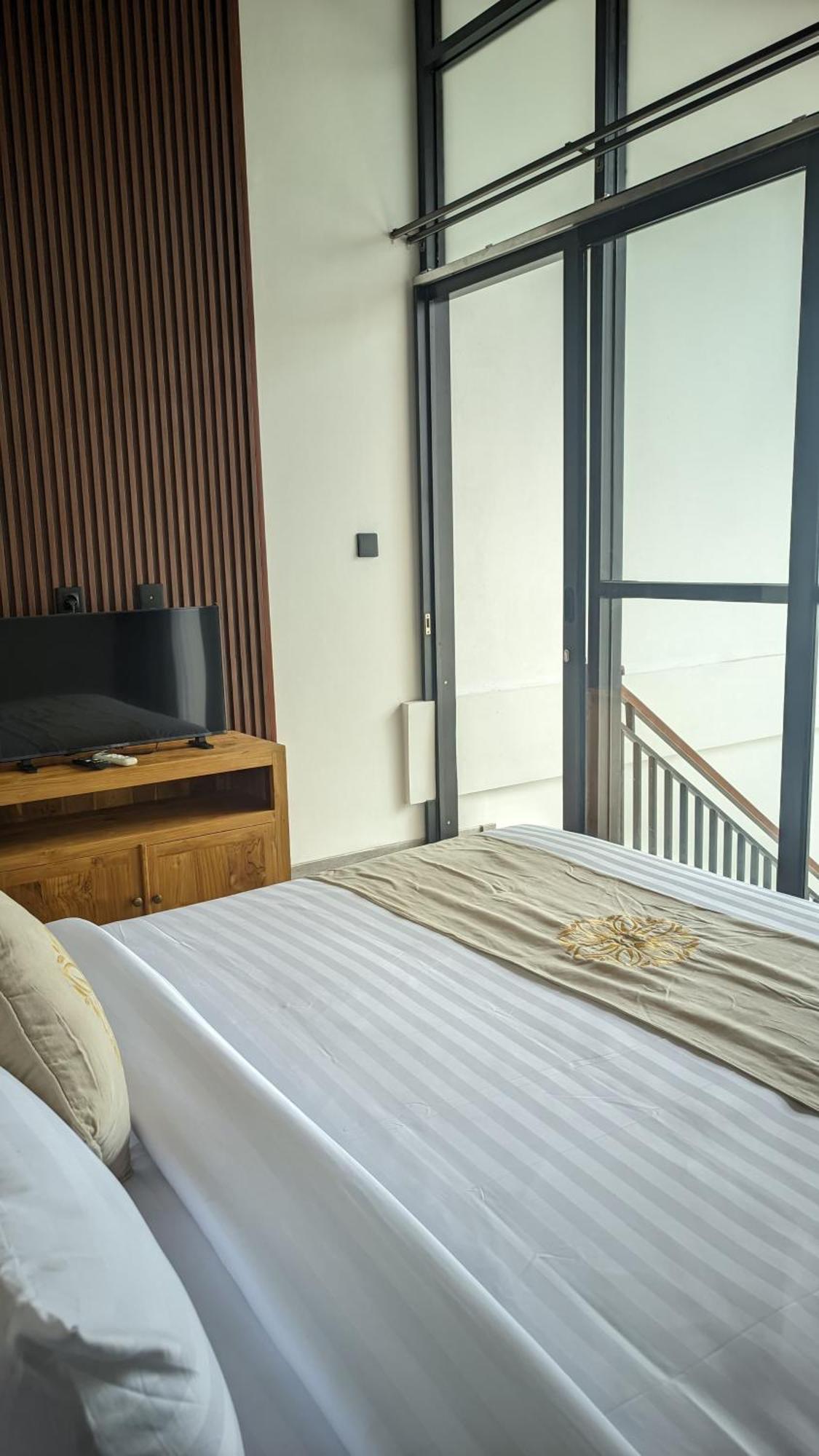 Hotel Sujiwa & 3*