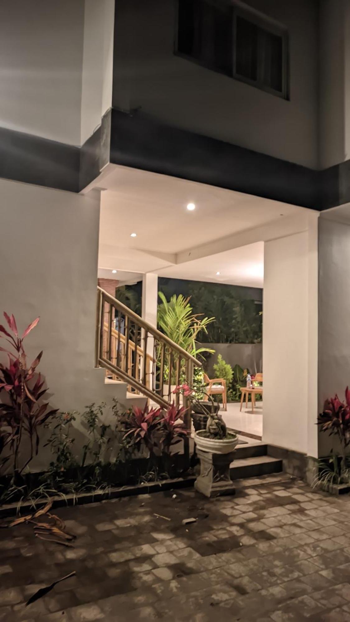 Hotel Sujiwa & 3*