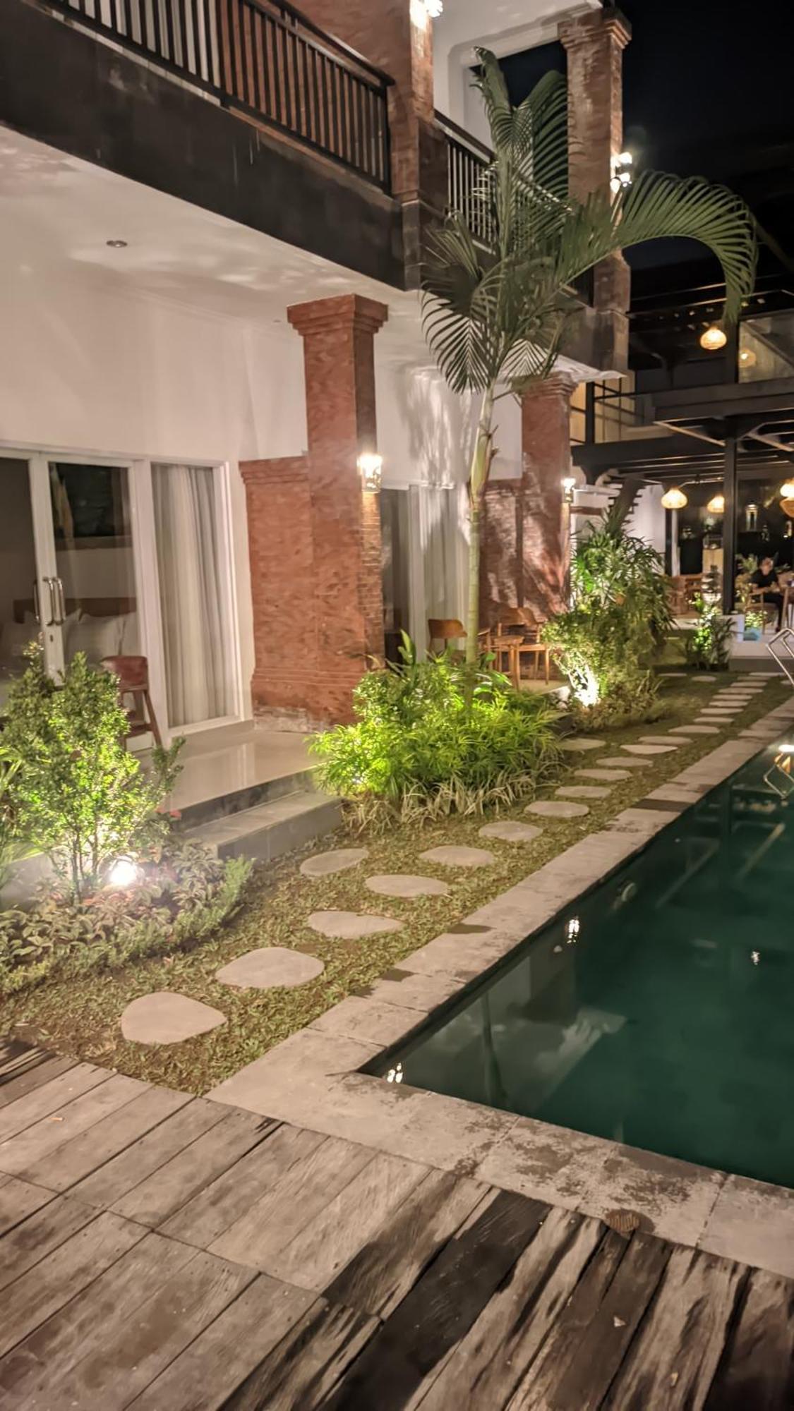 Hotel Sujiwa & 3*