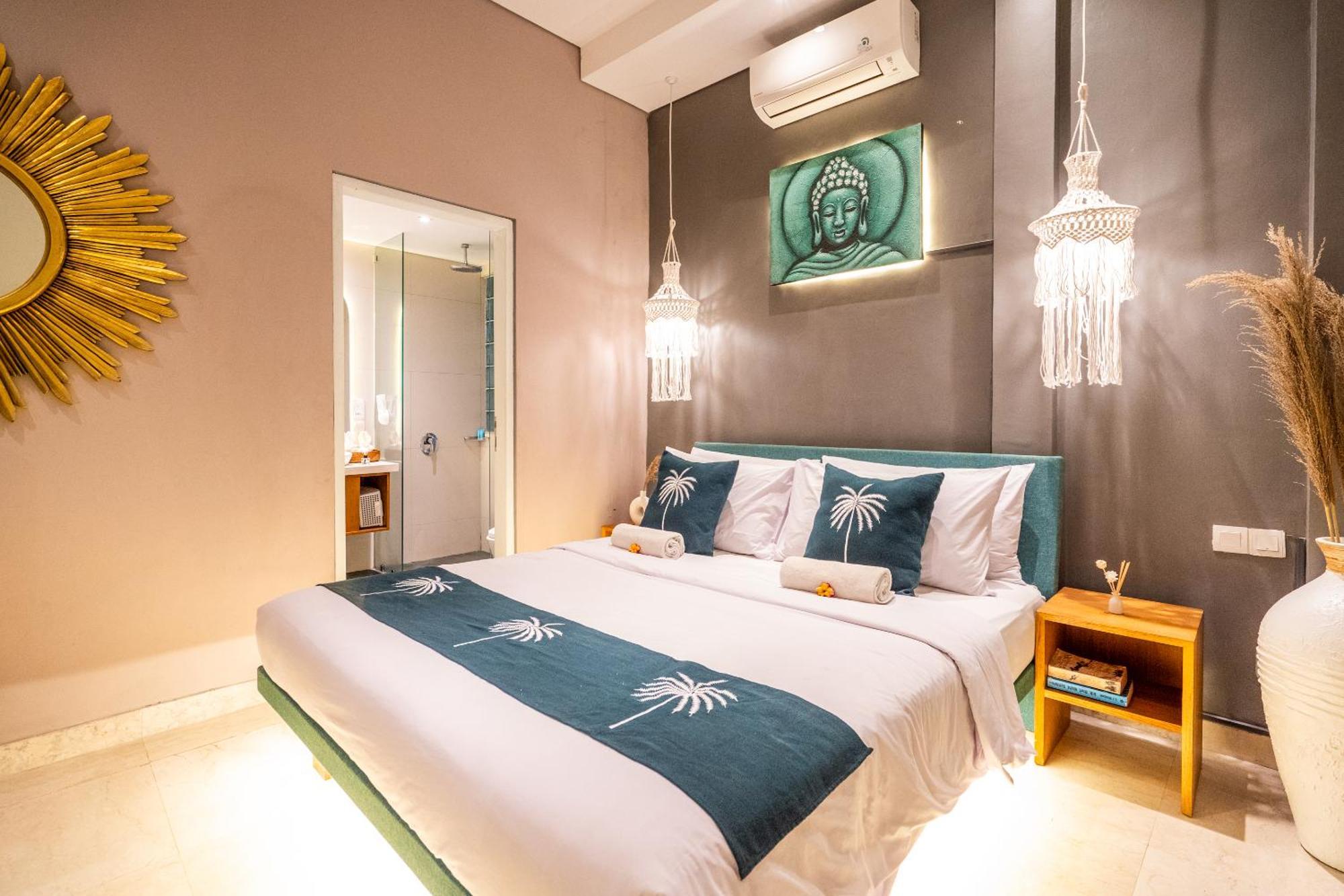 Aq-va & Seminyak Hotel Legian (Bali)