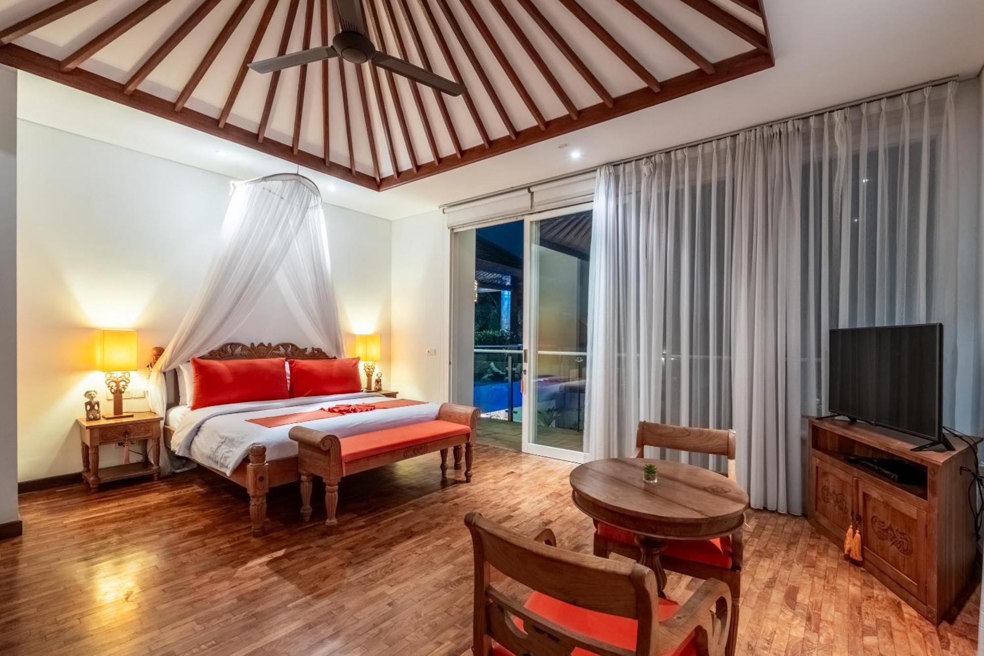 Aq-va & Seminyak Hotel Legian (Bali)