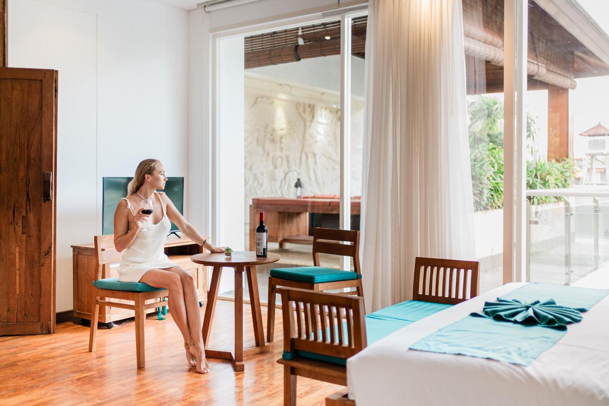 Aq-va & Seminyak Hotel Legian (Bali)
