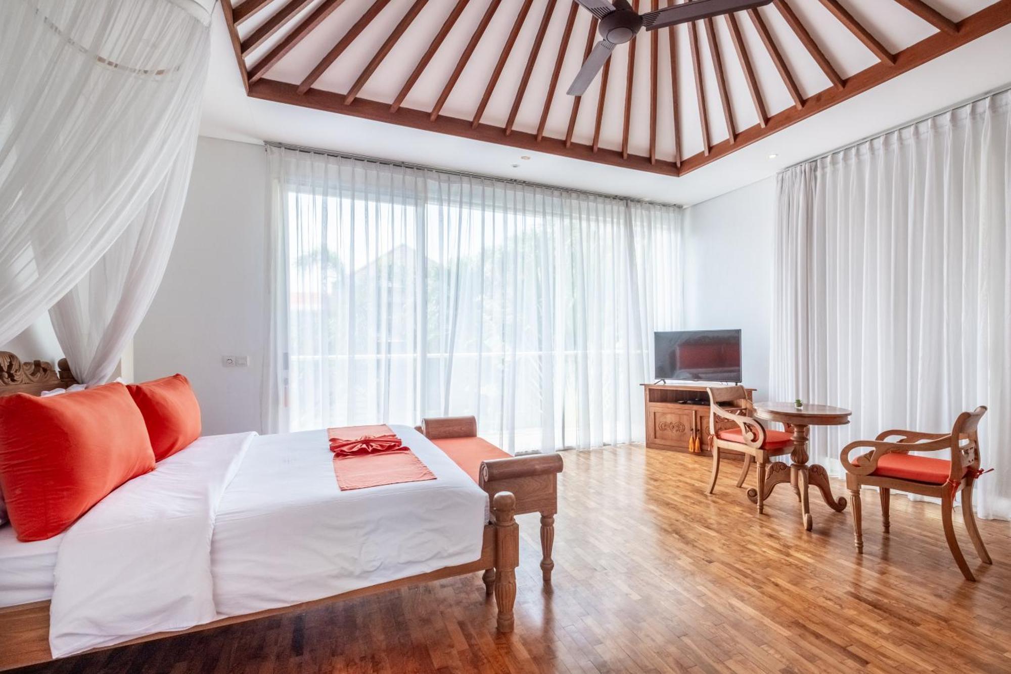 Aq-va & Seminyak 4*