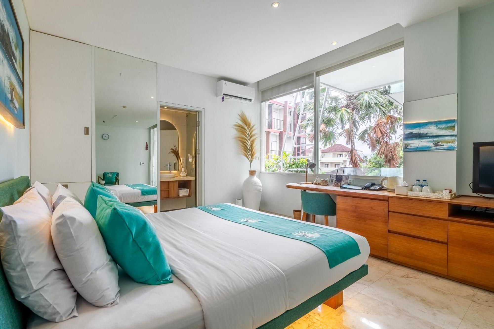 Aq-va & Seminyak Hotel Legian (Bali)
