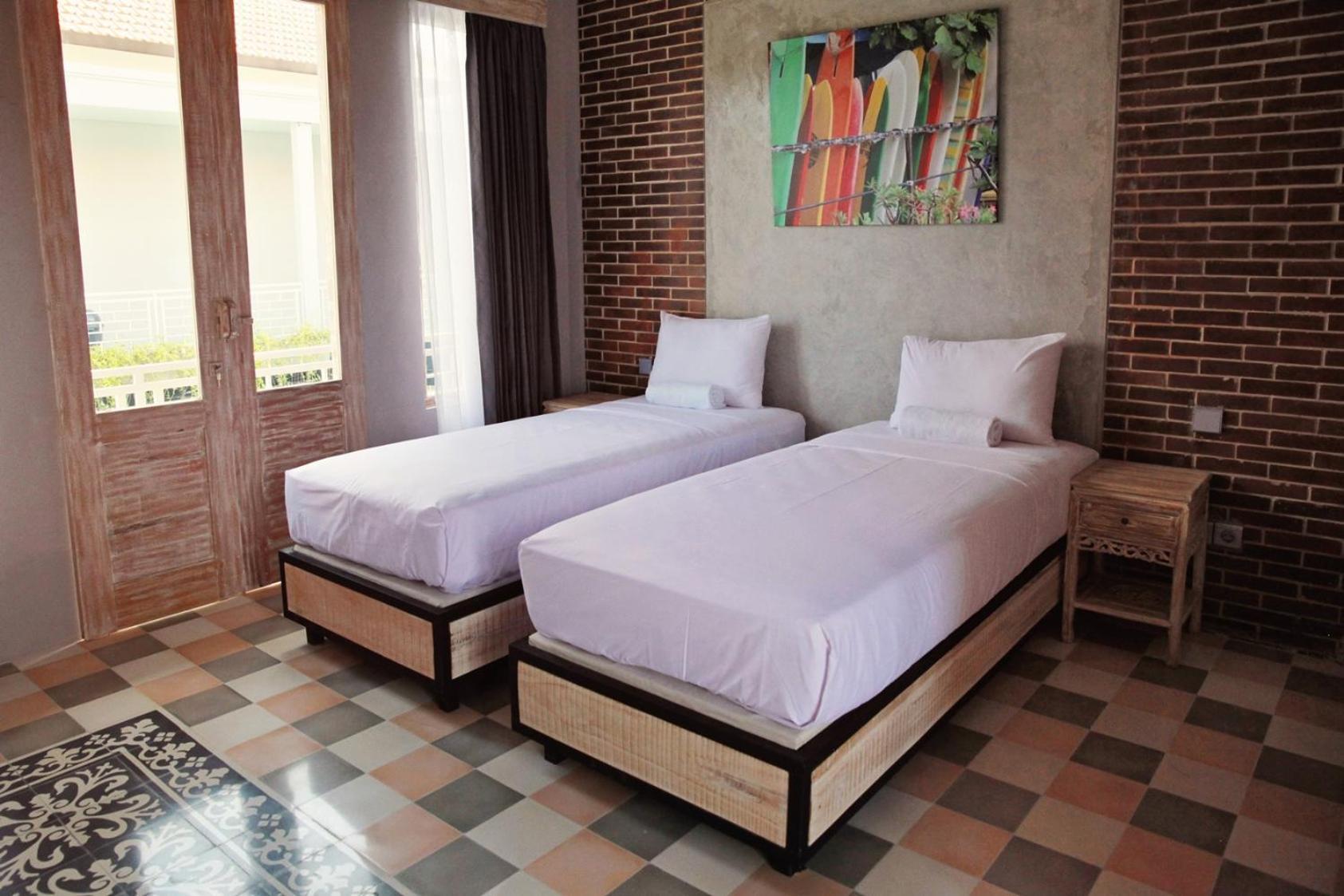 Mojosurf Camp Hostel *