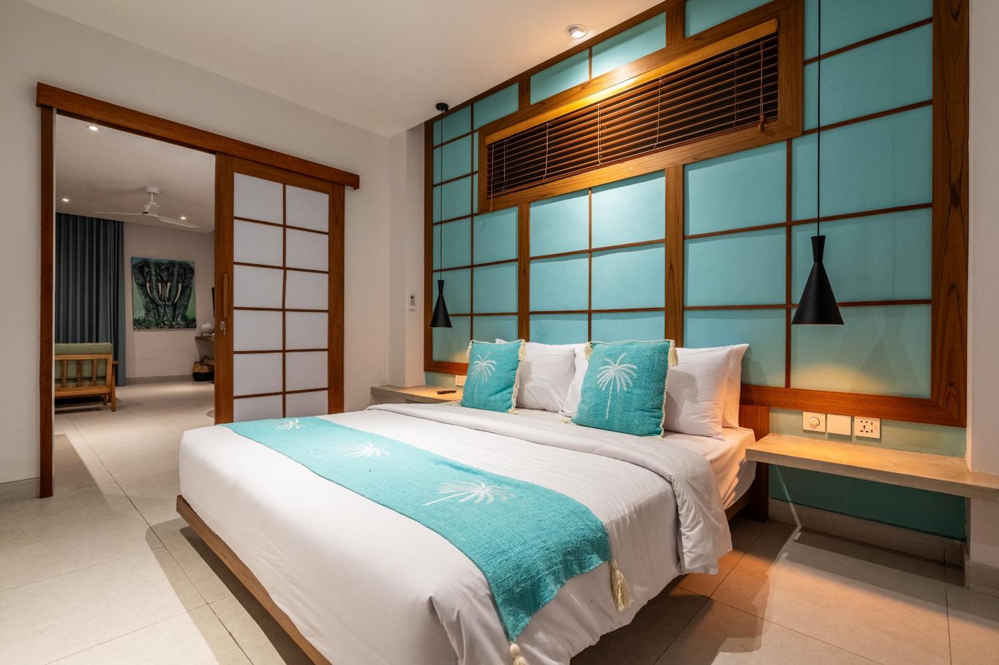 Aq-va & Seminyak Hotel