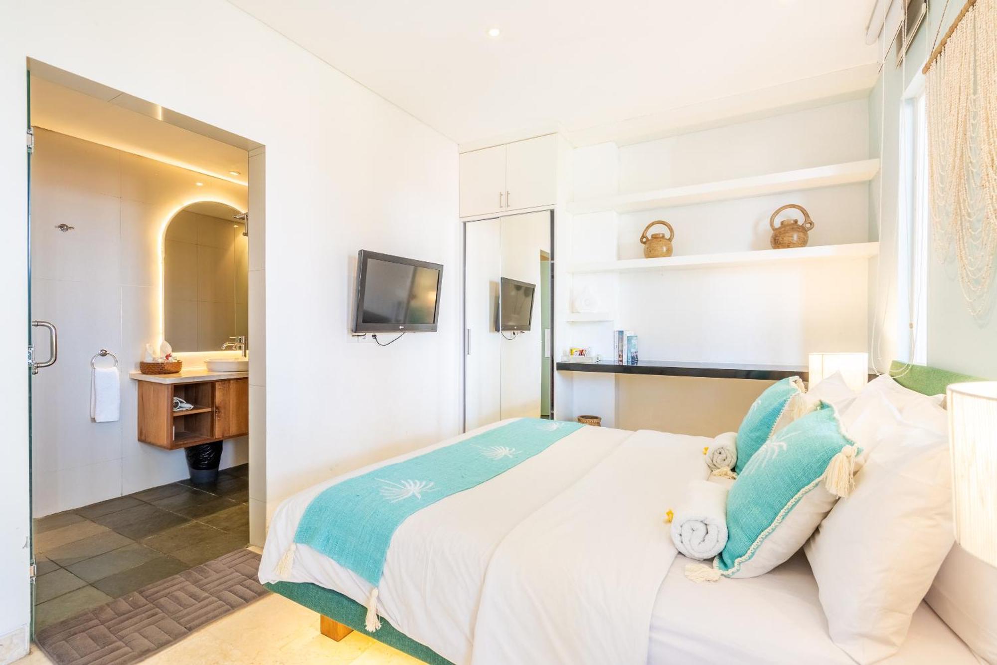 Aq-va & Seminyak Legian (Bali)