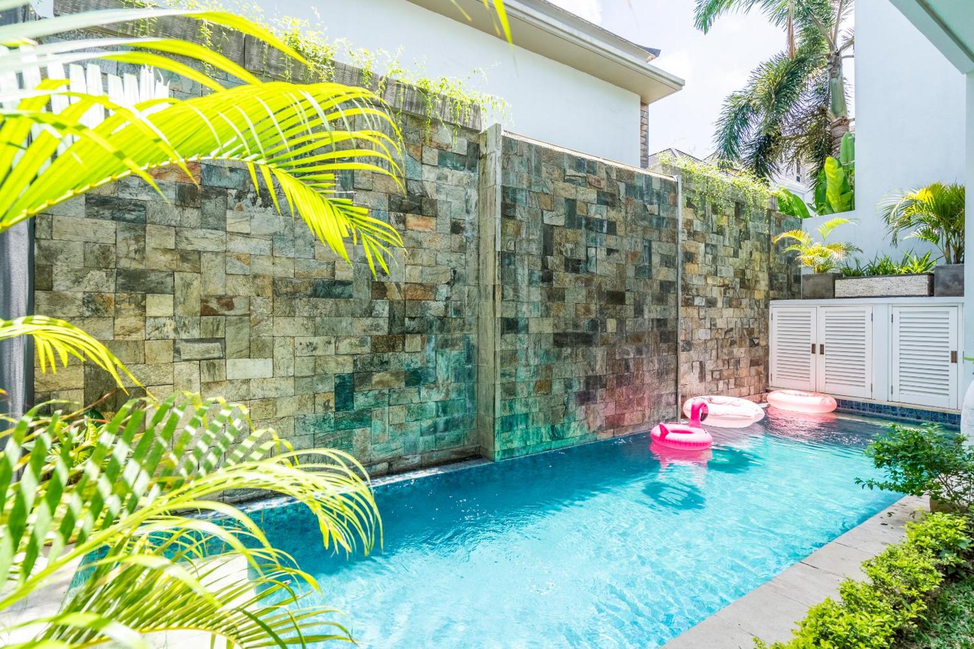 Aq-va & Seminyak Hotel 4*