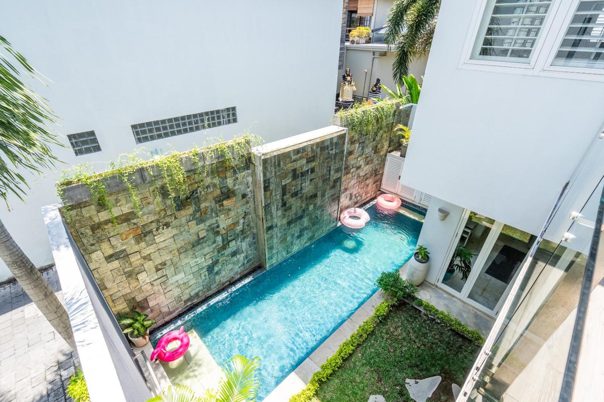 Aq-va & Seminyak Hotel Legian (Bali)