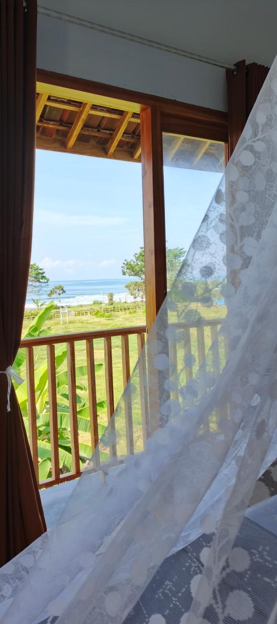 Friend House & Surf * Airsatang