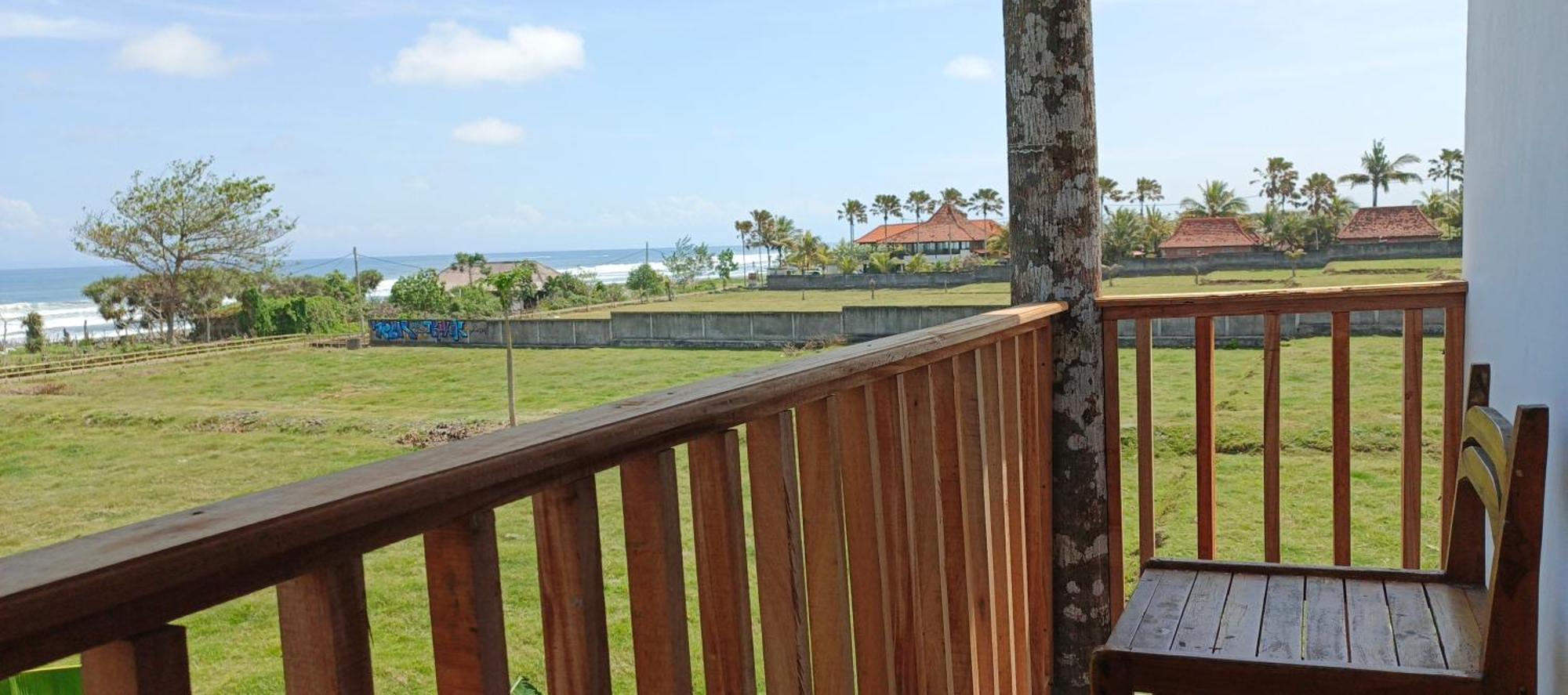 Friend House & Surf Guest house