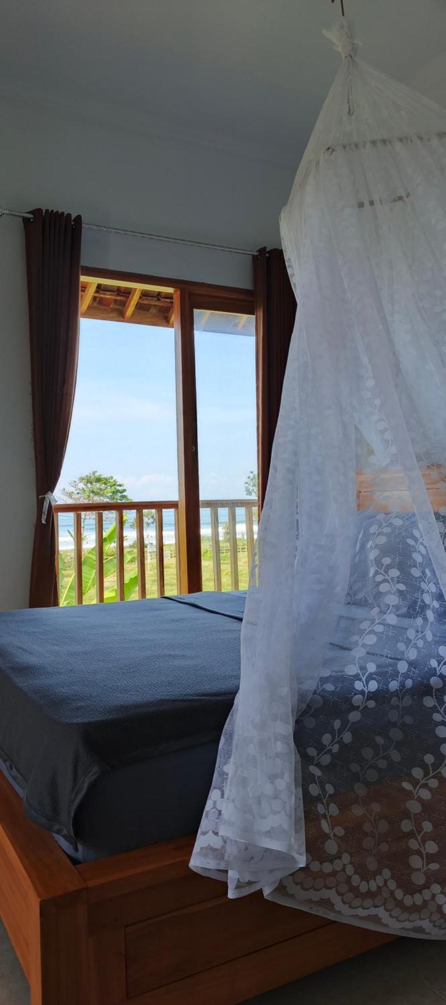 Friend House & Surf Guest house *