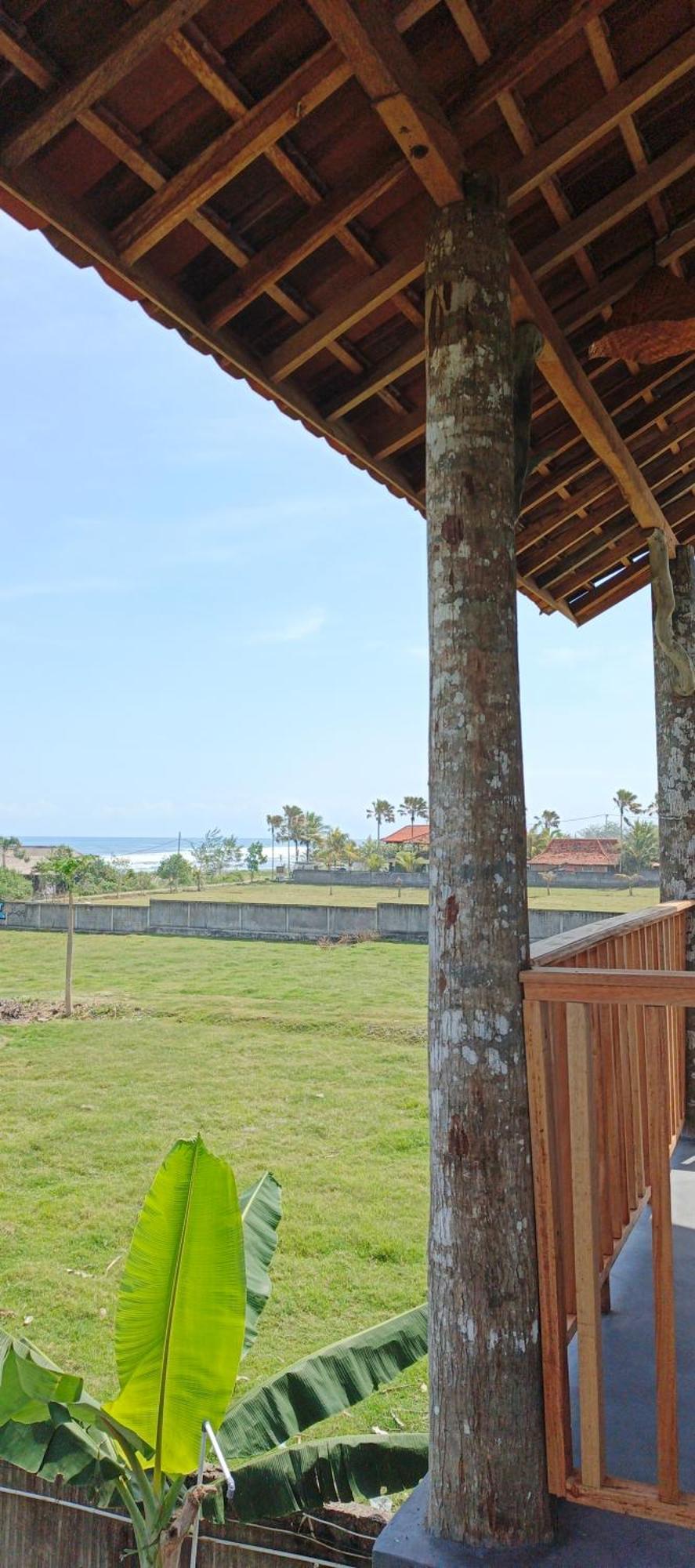 Friend House & Surf *