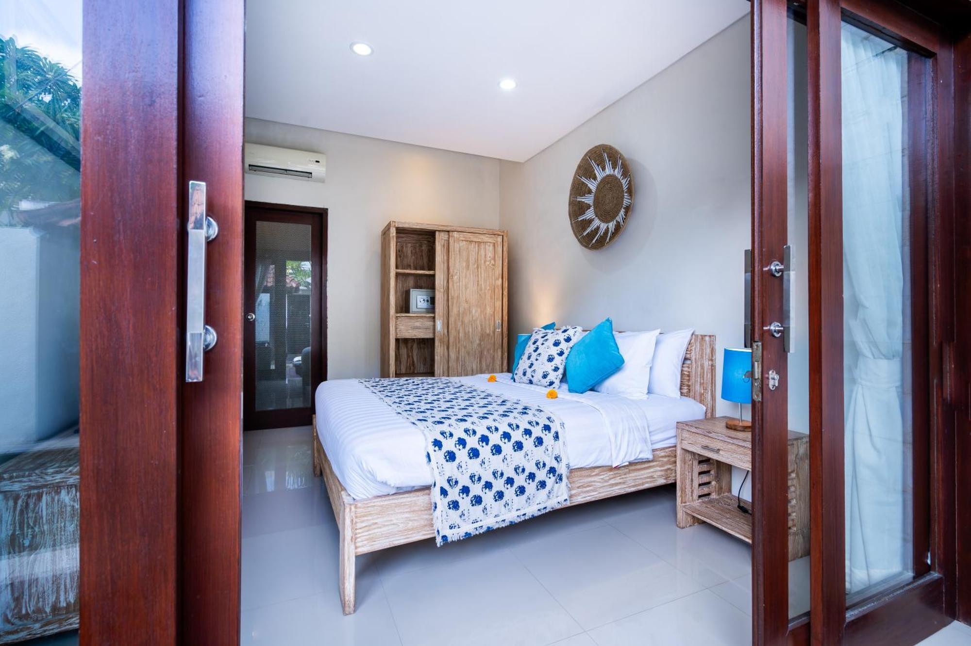 Villa Sebelas Legian