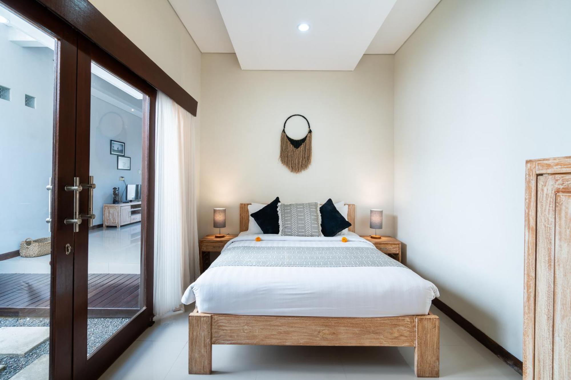 Sebelas Legian Villa *