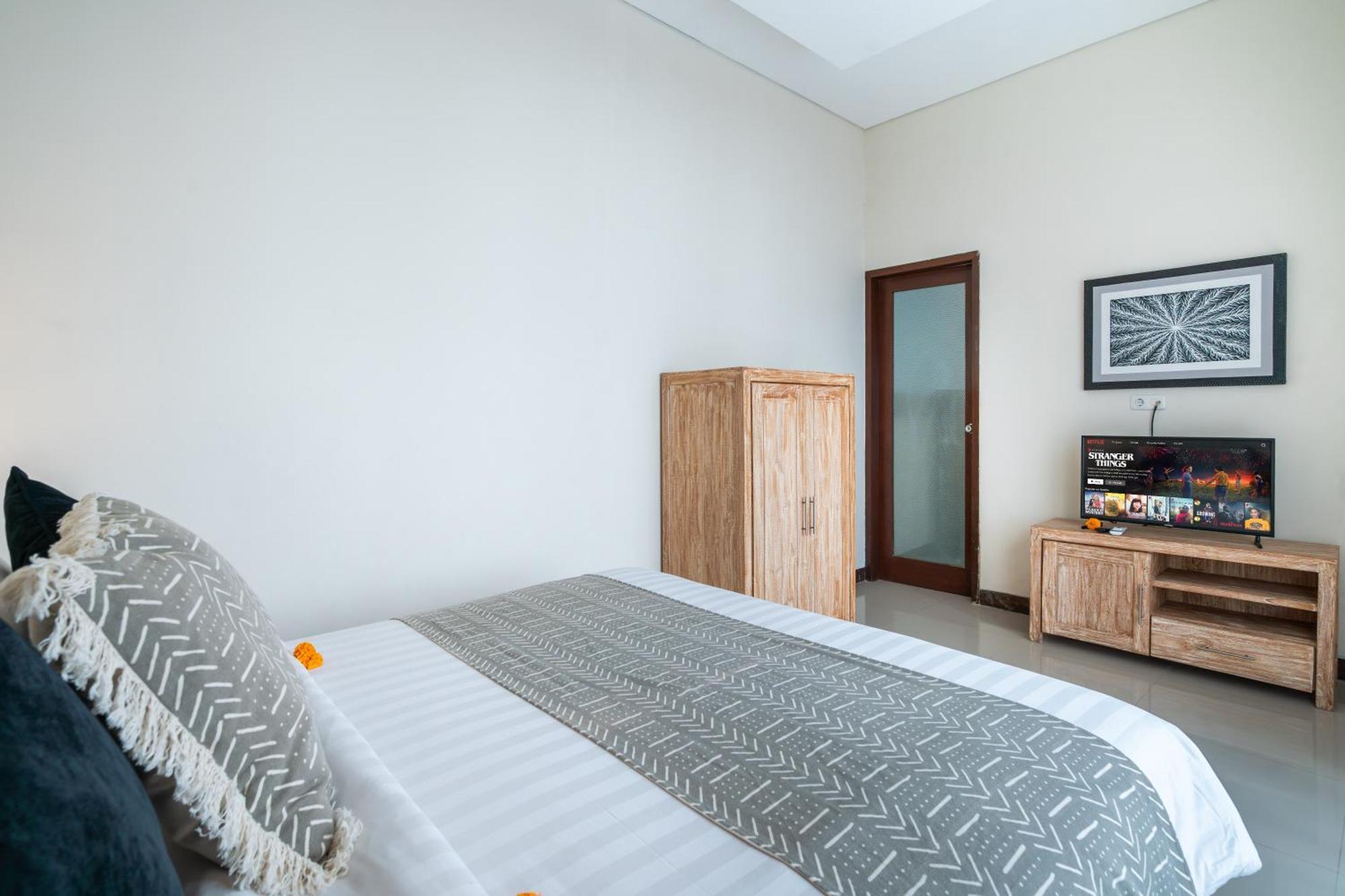 Sebelas Legian Villa