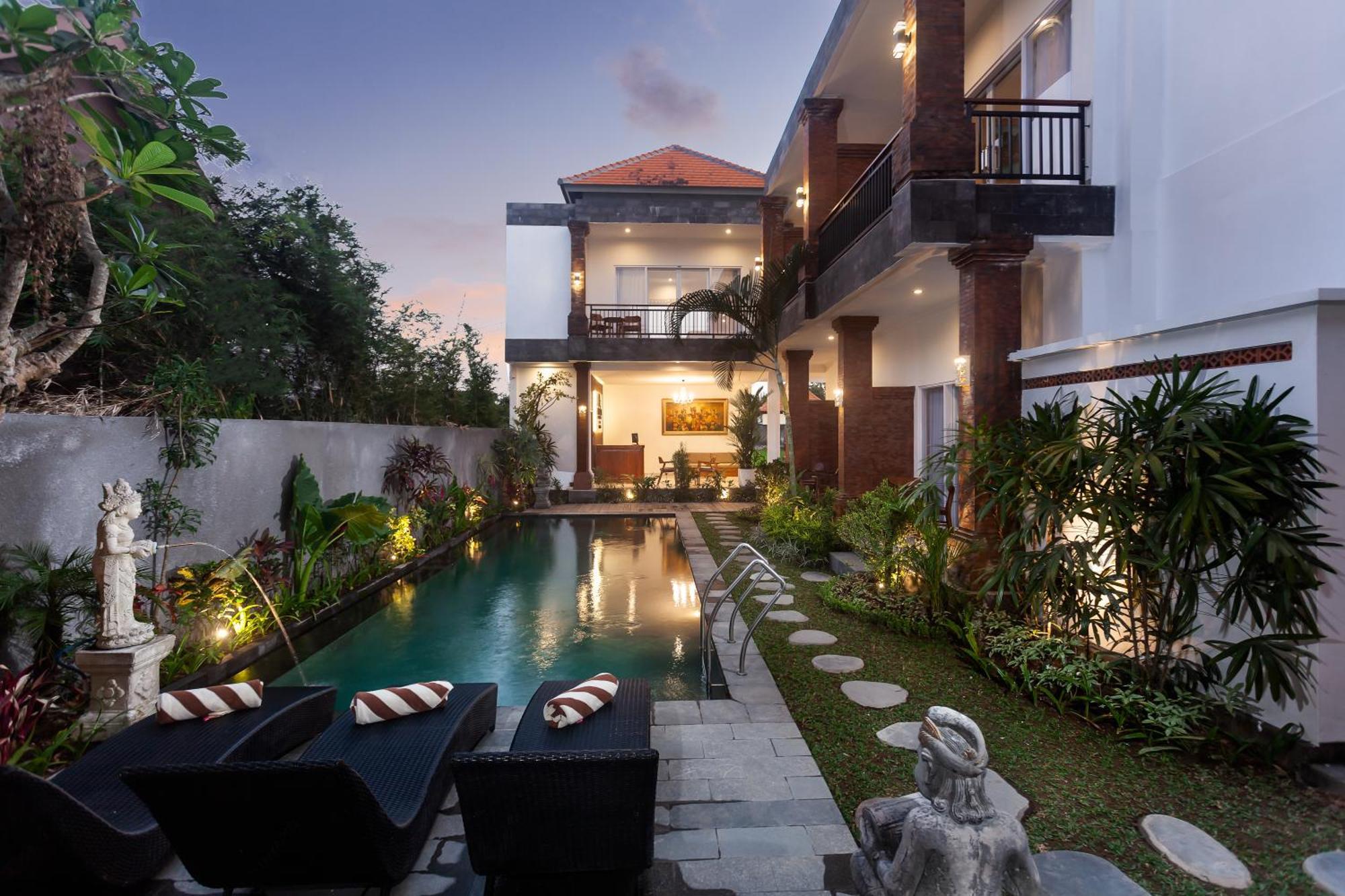 Hotel Sujiwa & 3*