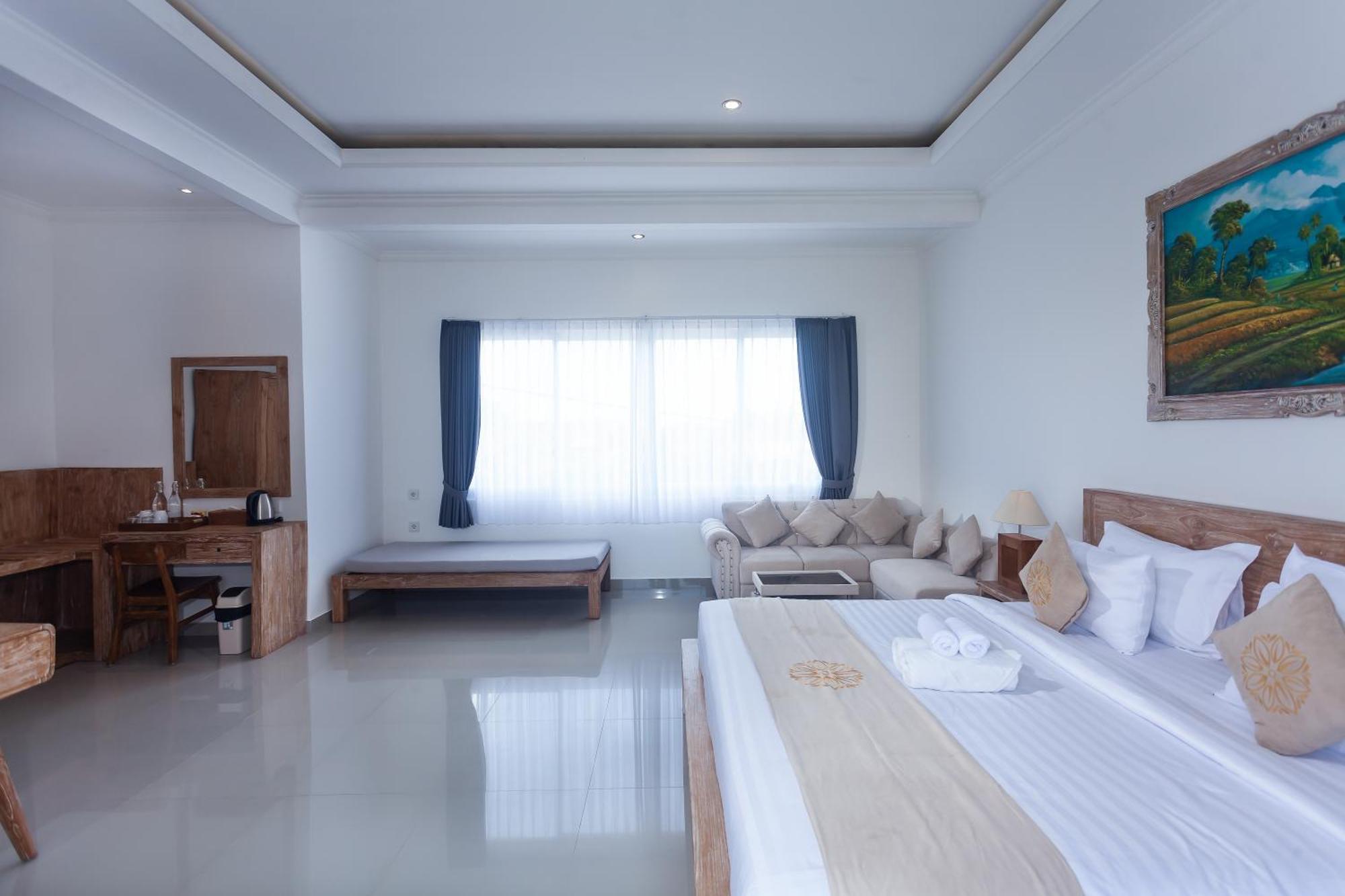 Hotel Sujiwa & 3*