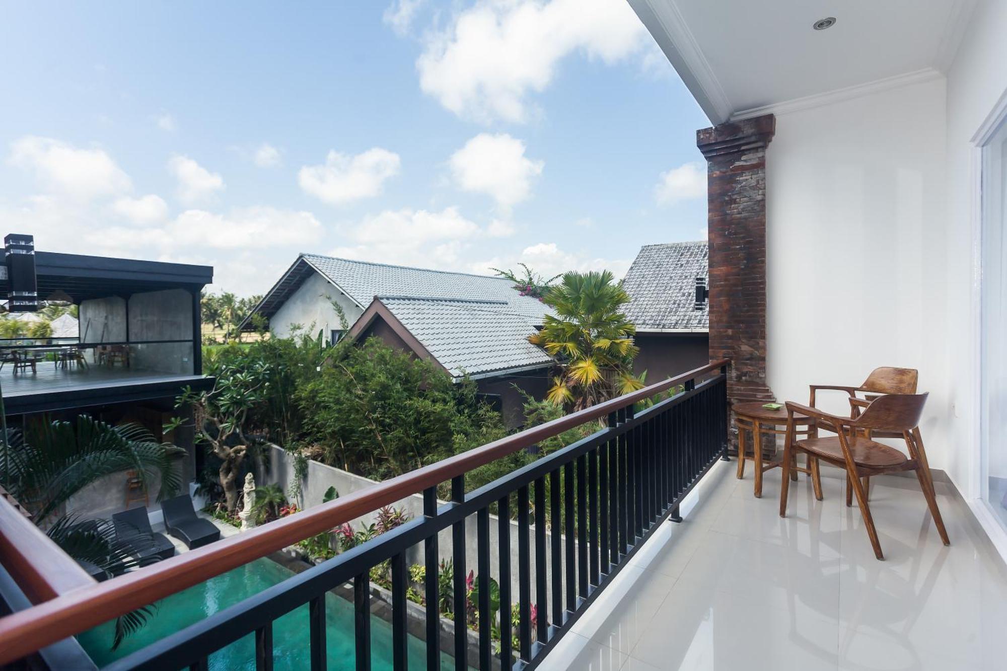 Hotel Sujiwa & 3*