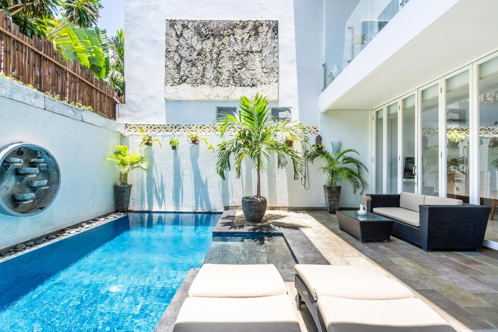Aq-va & Seminyak Legian (Bali)