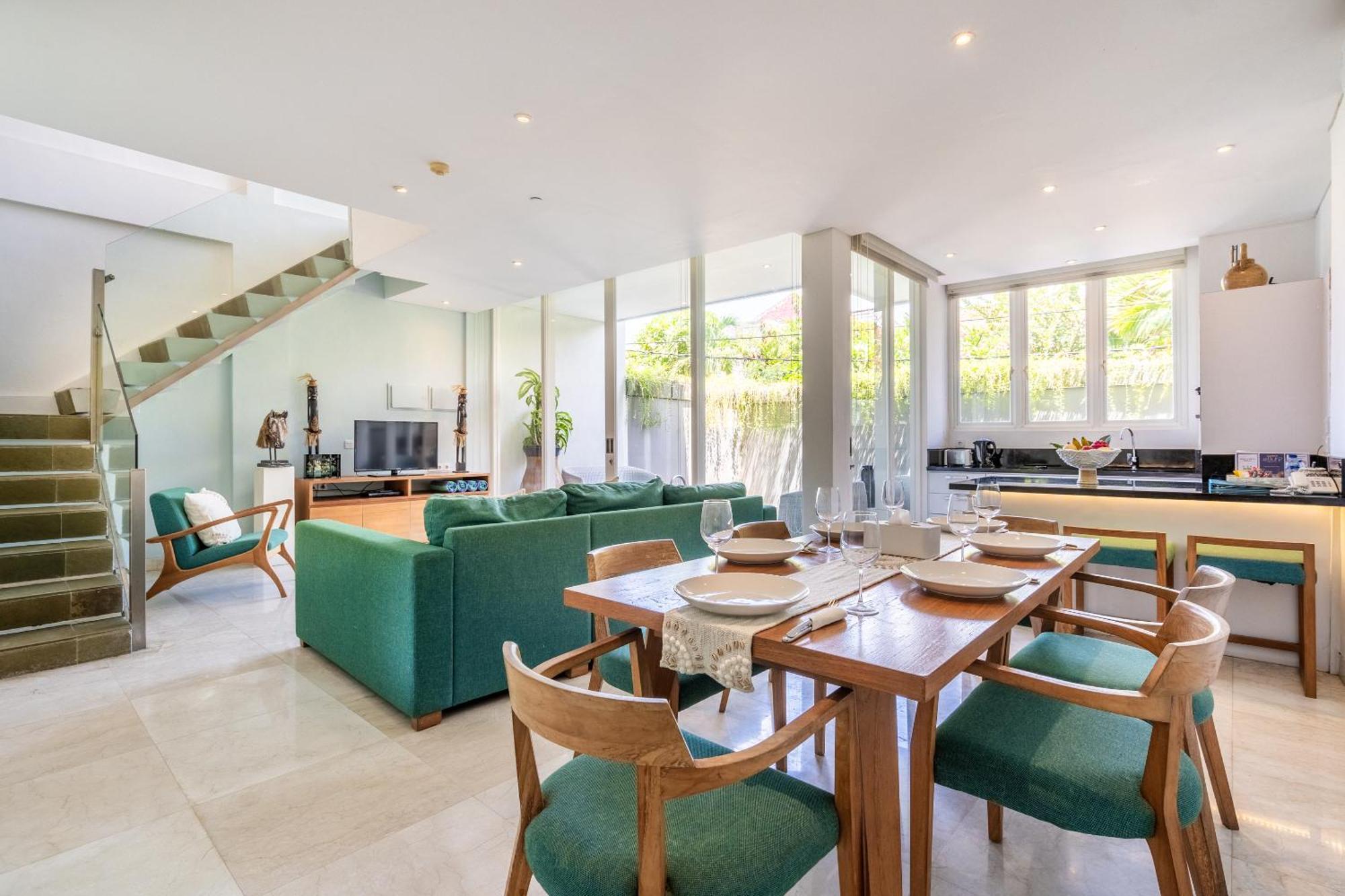 Aq-va & Seminyak Hotel Legian (Bali)