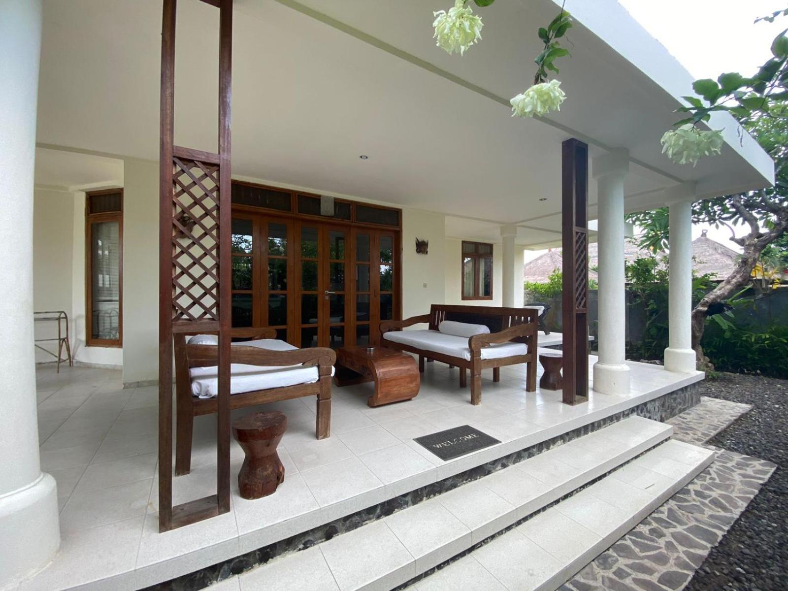 New Starlight 3* Lovina (Bali)