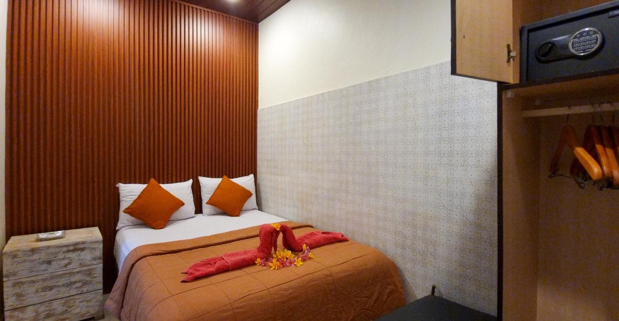 Gustav Bali And Massage *