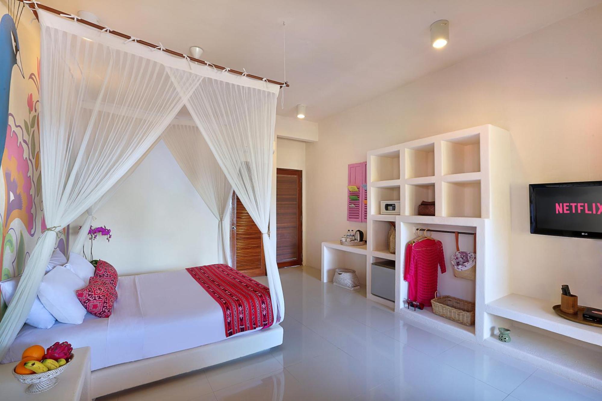 Hotel Pinkcoco - Constant Surprises & For Cool Adults Only