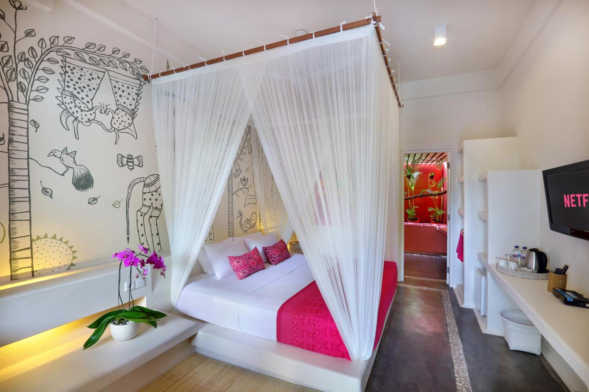 Hotel Pinkcoco - Constant Surprises & For Cool Adults Only 3*