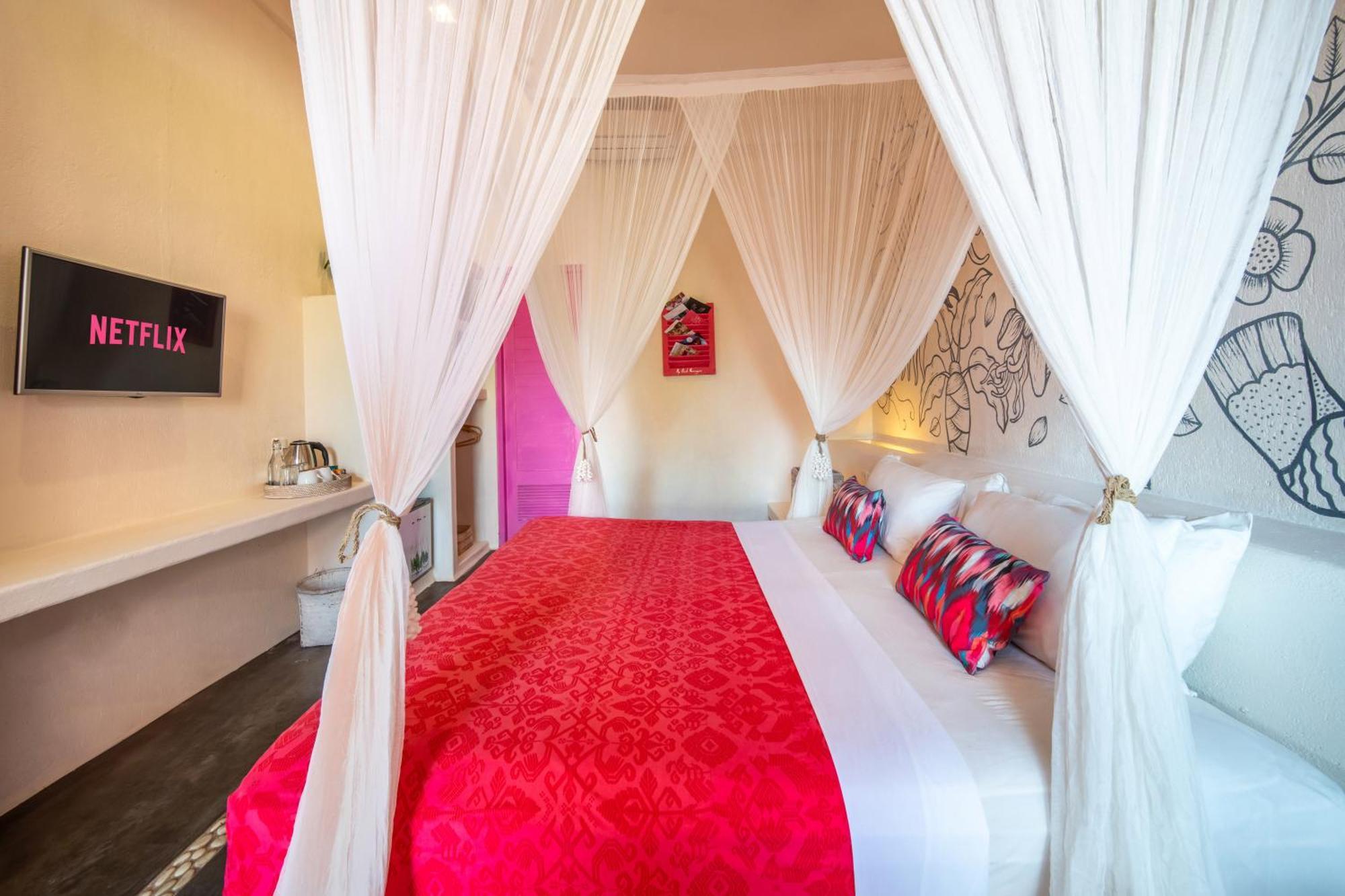 Hotel Pinkcoco - Constant Surprises & For Cool Adults Only Uluwatu (Bali)