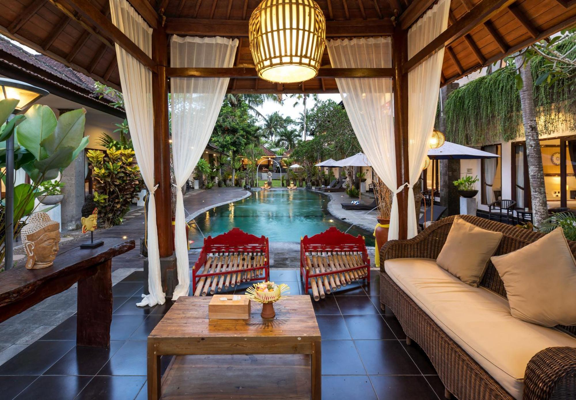 Raya Boutique Hotel