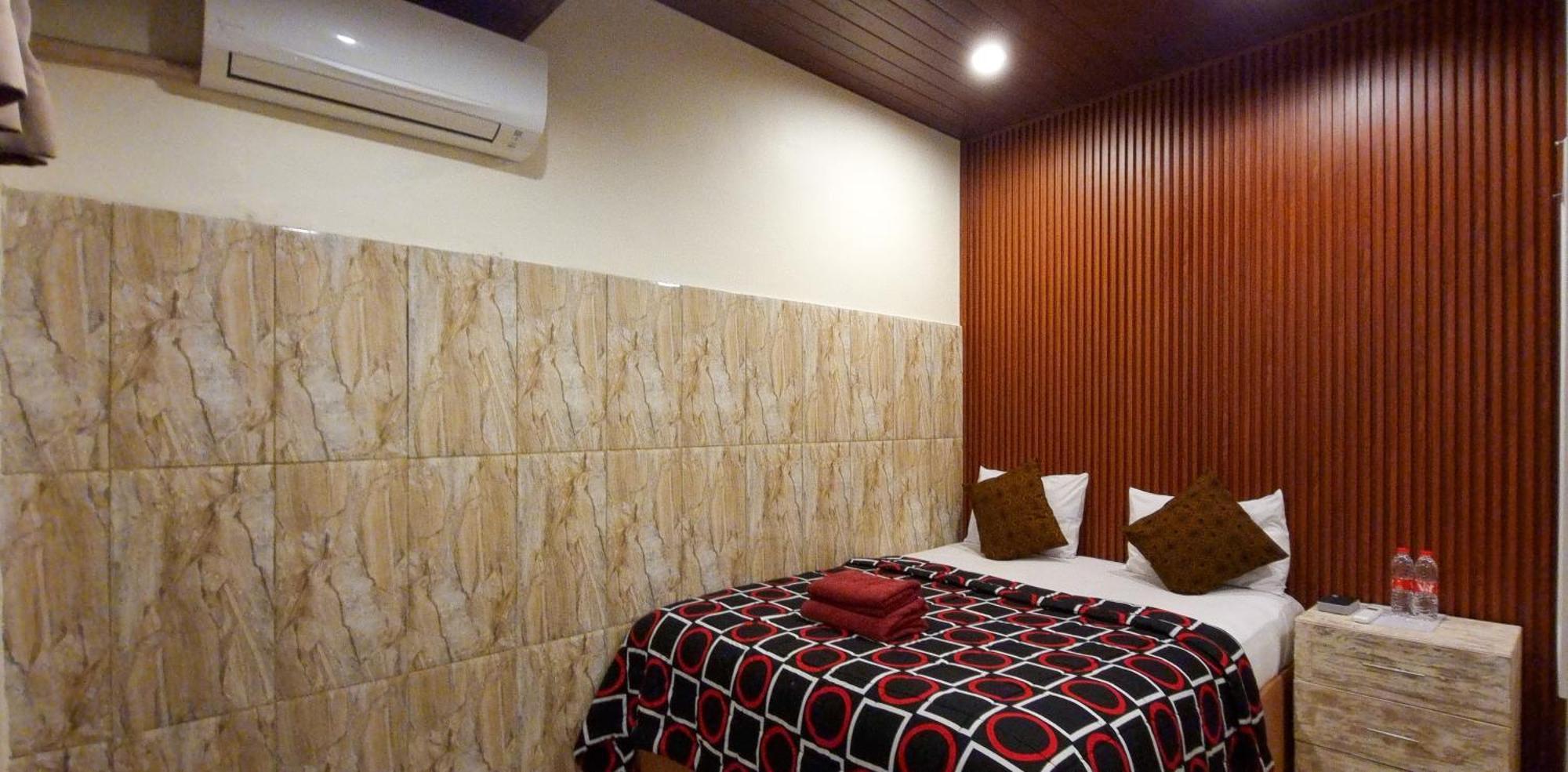 Gustav Bali And Massage *