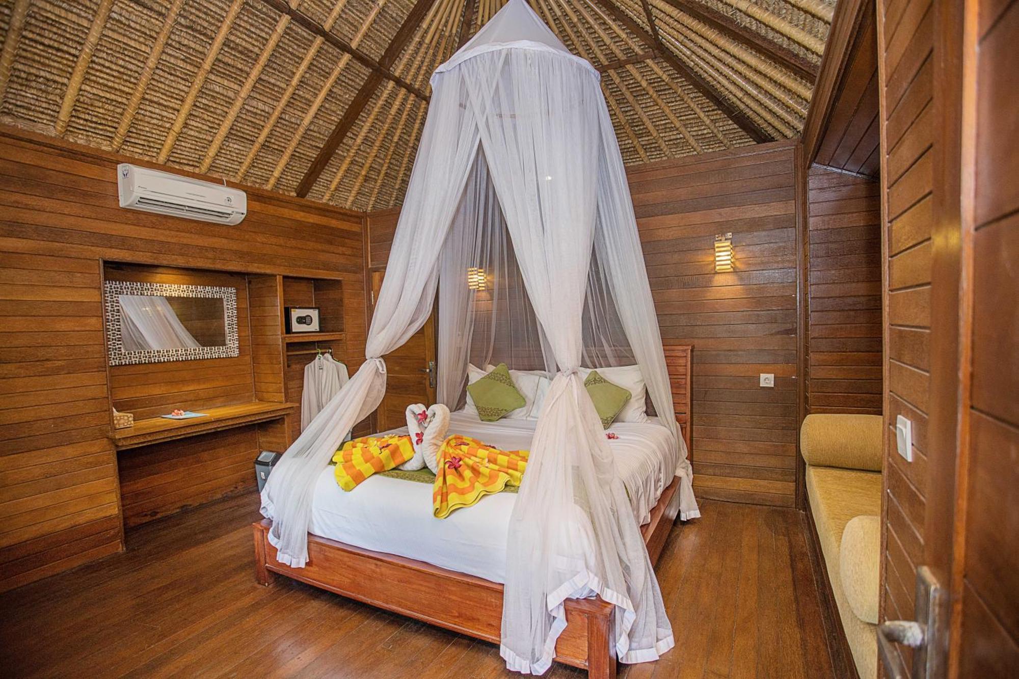 Mantra Huts 4*