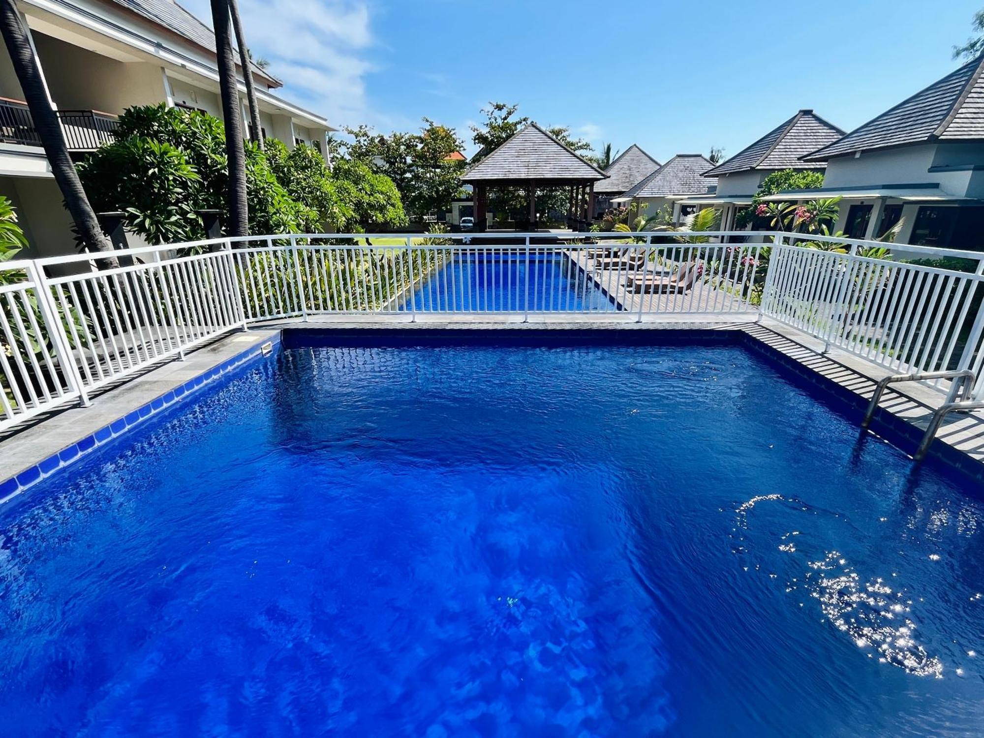 Ariana Resort *